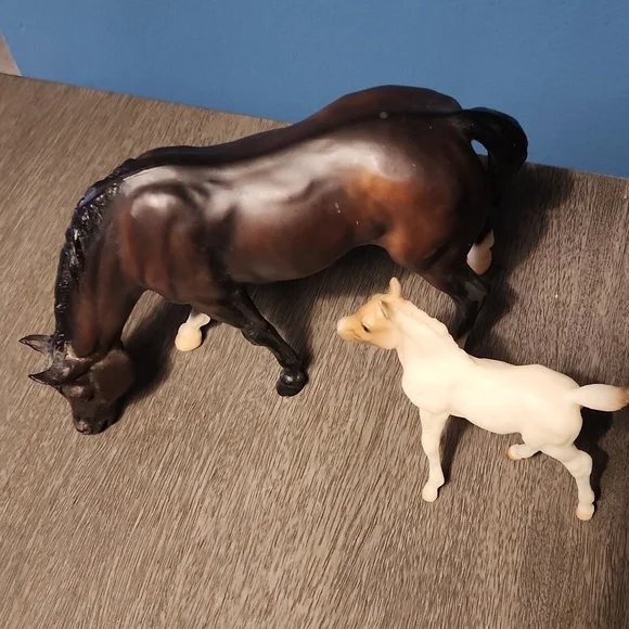 Breyer Mare And Foal Collector Model Horses - Picture 2 of 5